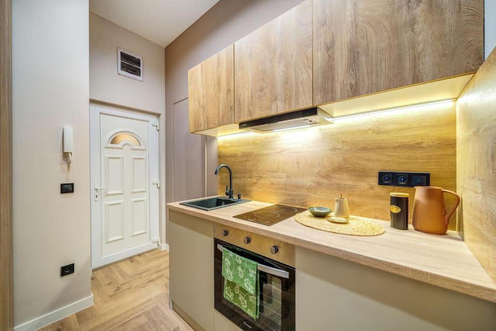 Modern Oasis In Roekk Street By Newave Apartman *